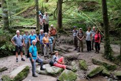 Wandergruppe im Strümpfelbachtal